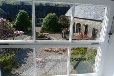 تختخواب و صبحانه The Steading At Barmore