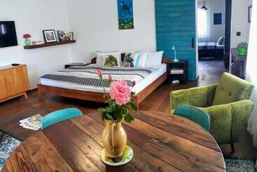 פנסיון Onefourfour Apartment