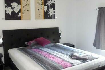 هاستل Haus Gerry