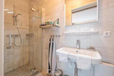 تختخواب و صبحانه Bnb  T Kraaiennest