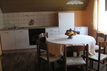 پانسیون Apartments And Rooms Oasis Of Peace