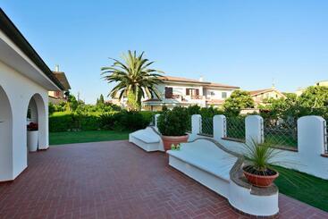 پانسیون L Ippocampo Guest House