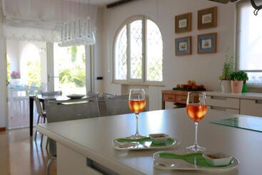 پانسیون L Ippocampo Guest House