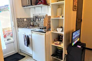 پانسیون Mini Studio De 13 M2 Avec Terrasse 15 Mn Centre Nimes