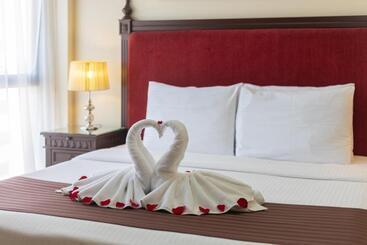 Auris Boutique Hotel Apartments, Al Barsha   At The Mall