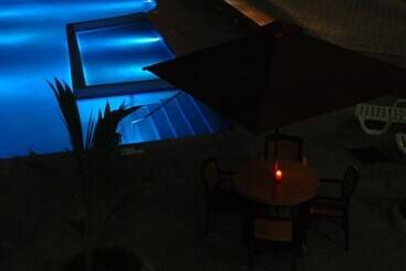 Del Real Hotel & Suites