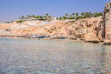 Dive Inn Resort
