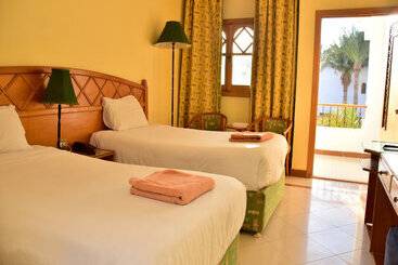 Dive Inn Resort