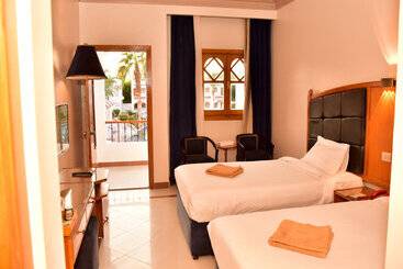Dive Inn Resort