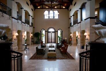 هتل Arabian Ranches Golf Club
