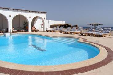 هتل Blue Beach Club