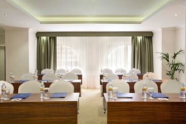 هتل City Seasons Al Hamra