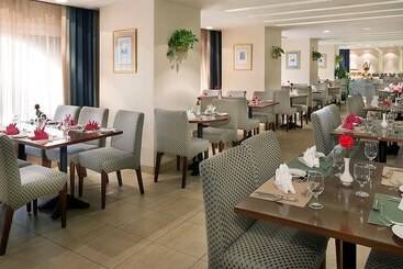 هتل City Seasons Al Hamra