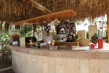 هتل Club Reef Resort & Spa