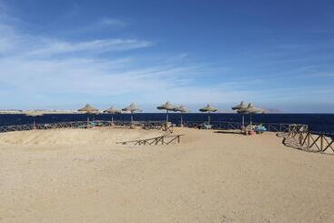 هتل Club Reef Resort & Spa