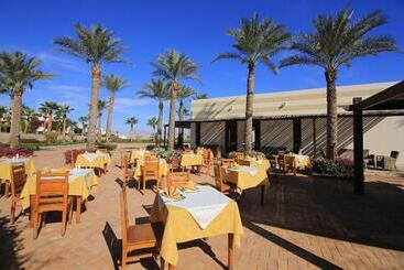 هتل Club Reef Resort & Spa