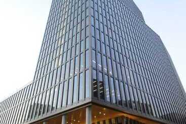 هتل Empire Riverside