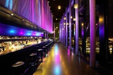 هتل Empire Riverside