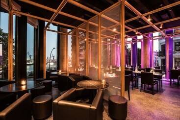 هتل Empire Riverside