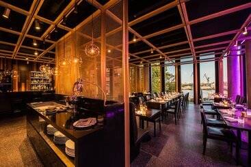 هتل Empire Riverside