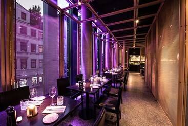 هتل Empire Riverside