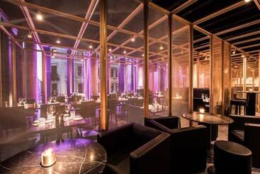 هتل Empire Riverside