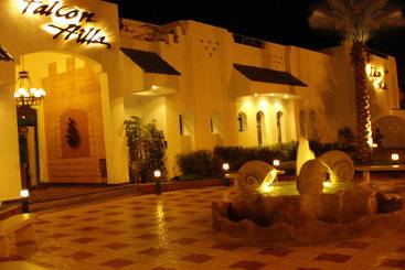 هتل Falcon Hills