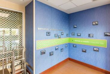 هتل Hampton Inn By Hilton Queretaro Tecnologico
