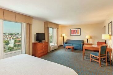 هتل Hampton Inn By Hilton Queretaro Tecnologico