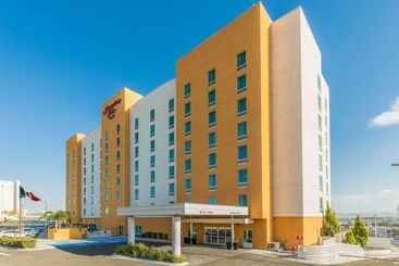هتل Hampton Inn By Hilton Queretaro Tecnologico