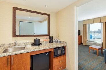 هتل Hampton Inn By Hilton Queretaro Tecnologico