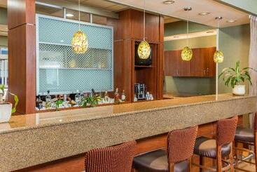 هتل Hampton Inn By Hilton Queretaro Tecnologico
