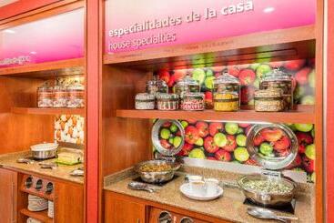 هتل Hampton Inn By Hilton Queretaro Tecnologico