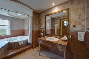 هتل Sahara Beach Resort & Spa