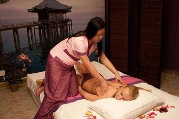 هتل Sahara Beach Resort & Spa