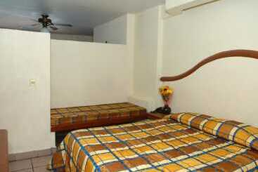 Del Real Hotel & Suites