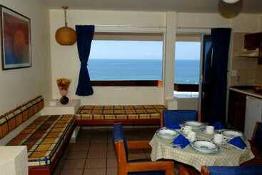 Del Real Hotel & Suites