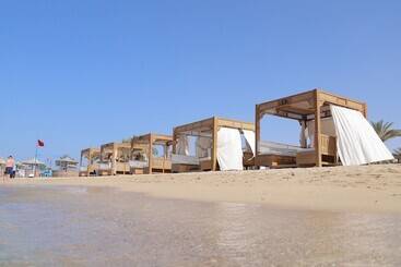 استراحتگاه Utopia Beach Club