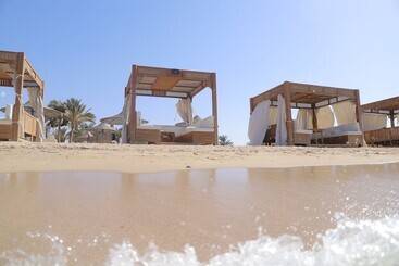 استراحتگاه Utopia Beach Club