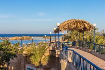 استراحتگاه Utopia Beach Club
