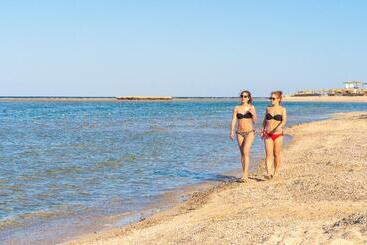 استراحتگاه Utopia Beach Club