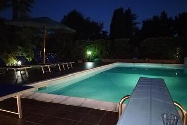 تختخواب و صبحانه Villa Magnolia Garda Lake