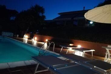 تختخواب و صبحانه Villa Magnolia Garda Lake