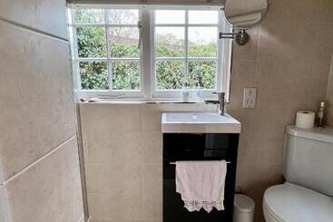 Bed and Breakfast Vine Cottage