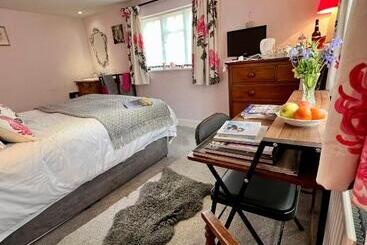 Bed and Breakfast Vine Cottage