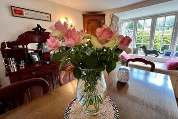 Bed and Breakfast Vine Cottage
