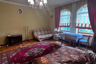 تختخواب و صبحانه Spacious Rooms In Peaceful Jelgava Area
