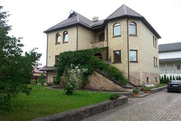 تختخواب و صبحانه Spacious Rooms In Peaceful Jelgava Area