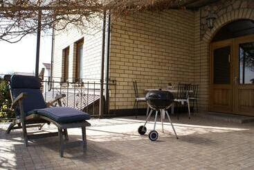 تختخواب و صبحانه Spacious Rooms In Peaceful Jelgava Area
