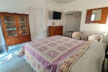 تختخواب و صبحانه Villa Laura